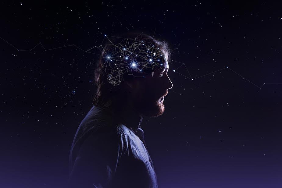 Profil čoveka na tamnoj pozadini sa iskricama oko glave