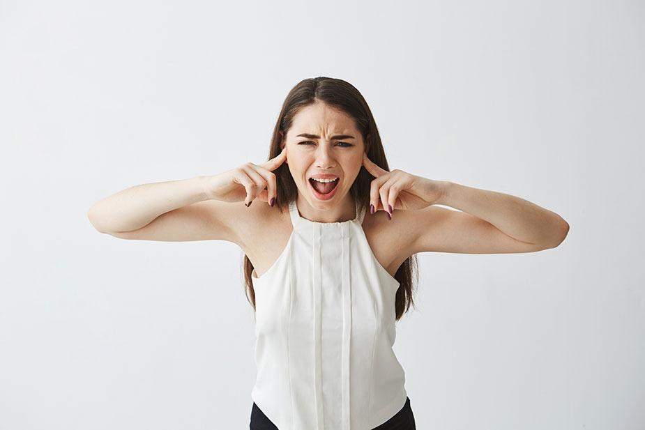 devojka je zapušila uši je ima zujanje u ušima - tinitus