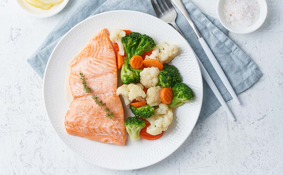 tanjir sa ribom i povrćem