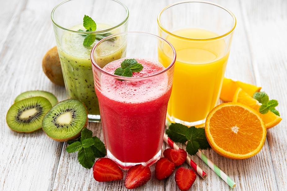 Voćni sokovi - Čaše sa različitim voćnim sokovima