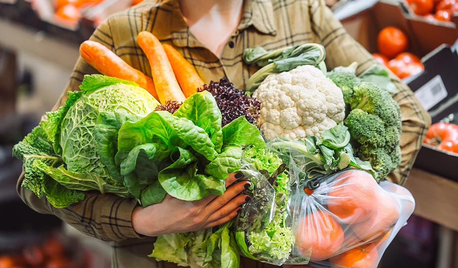 Povrće i voće u naručju